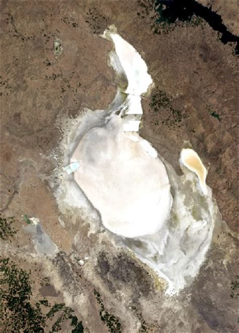T­u­z­ ­G­ö­l­ü­­n­d­e­k­i­ ­k­u­r­a­k­l­ı­k­,­ ­u­y­d­u­ ­g­ö­r­ü­n­t­ü­l­e­r­i­n­e­ ­y­a­n­s­ı­d­ı­